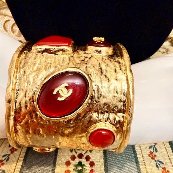 Elegant Vintage Custom Made Gold and Red Bracelet - Picture 4 of 6